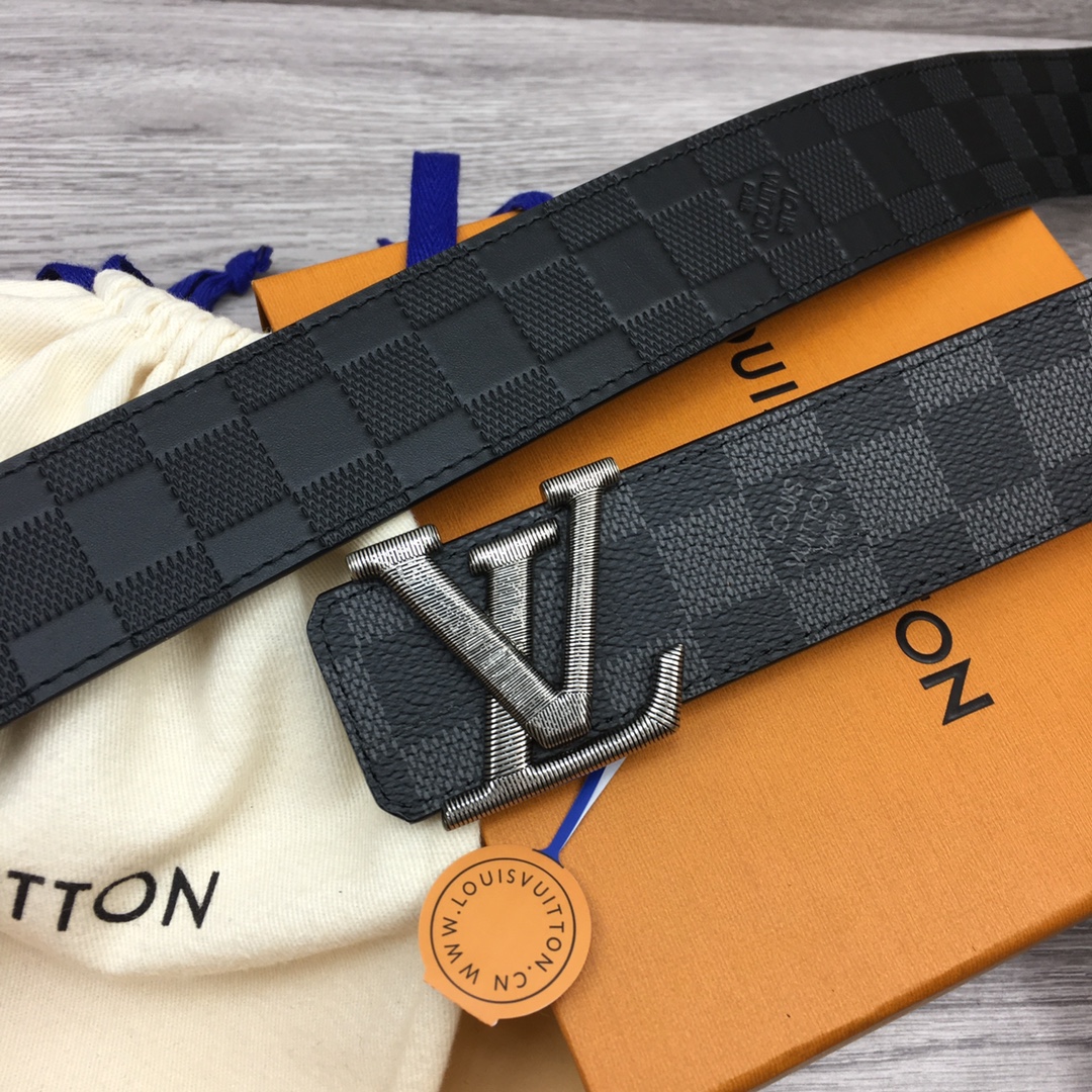 Louis Vuitton Men's Classic Reversible Belt