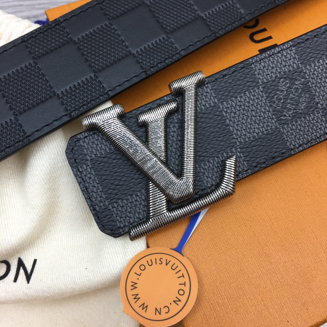 Louis Vuitton Men's Classic Reversible Belt