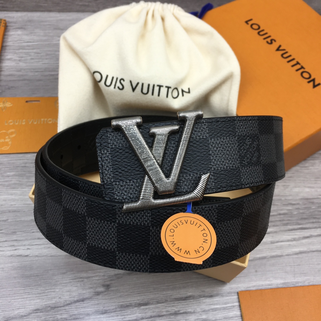 Louis Vuitton Men's Classic Reversible Belt