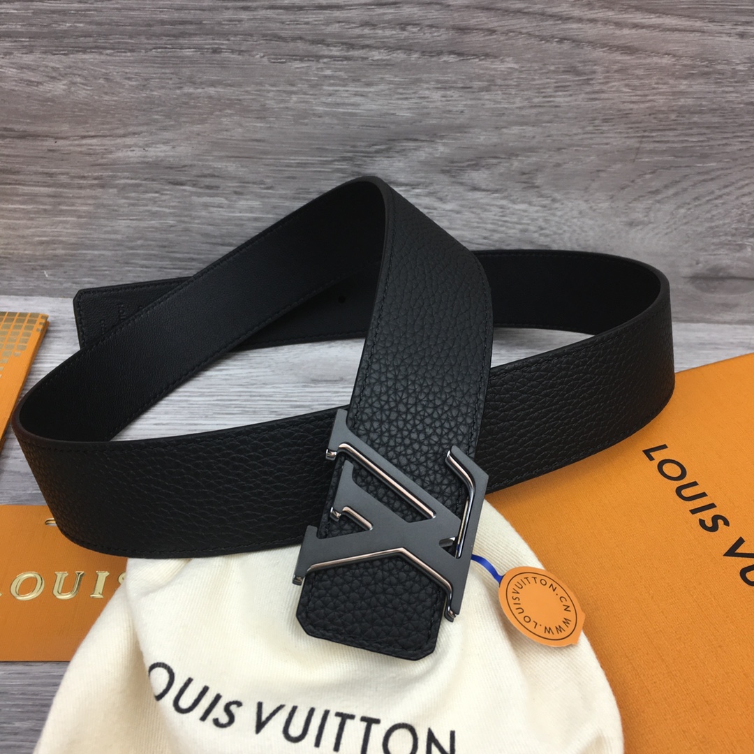 Louis Vuitton LV Men's Italian Pebble Grain Leather Belt