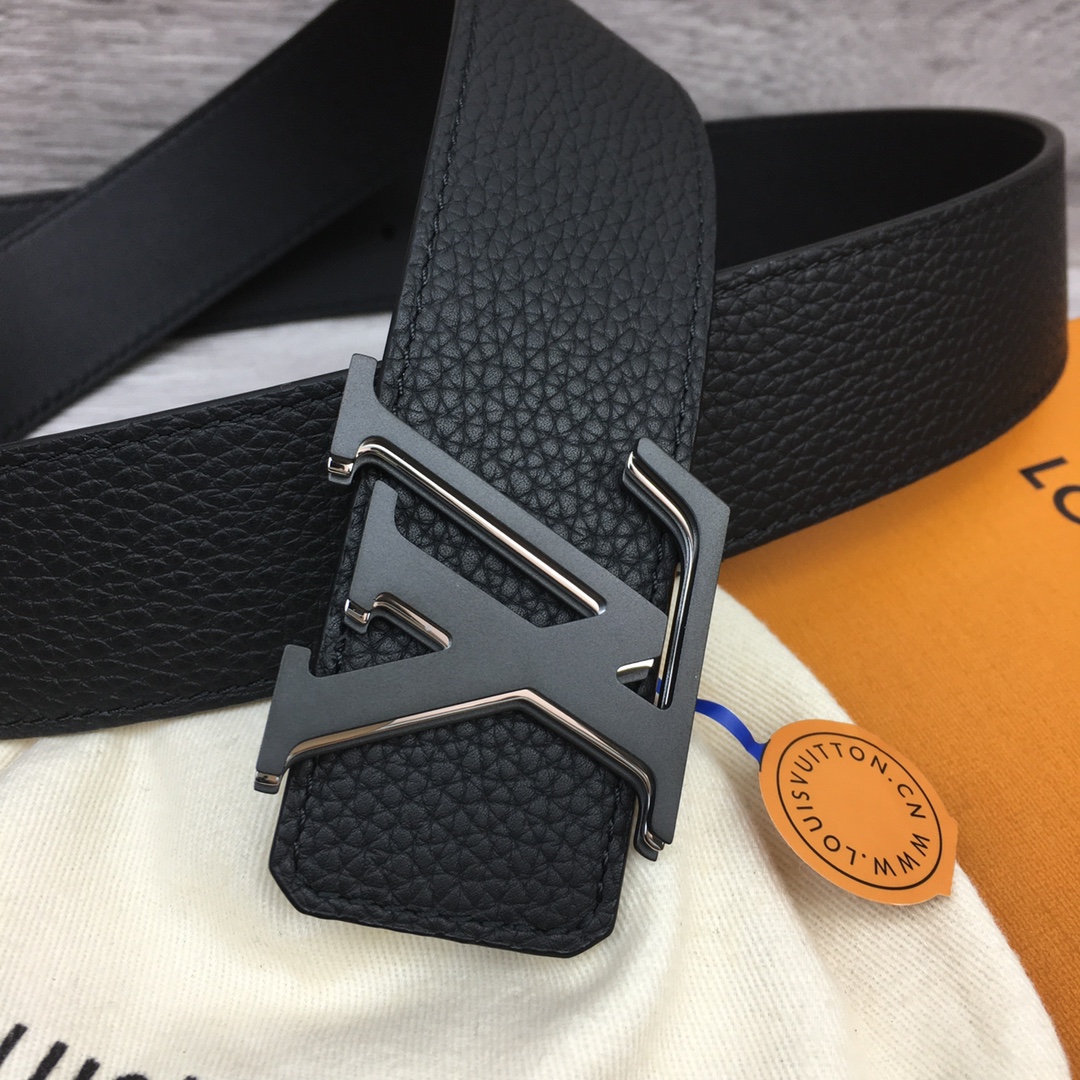 Louis Vuitton LV Men's Italian Pebble Grain Leather Belt