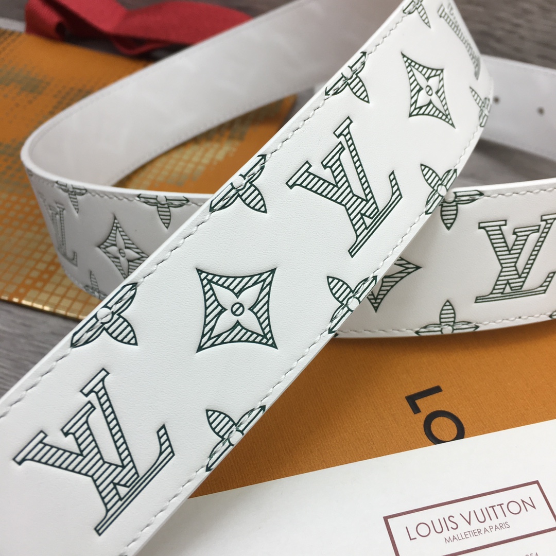 Louis Vuitton LV Overseas Exclusive 4cm Calfskin Belt