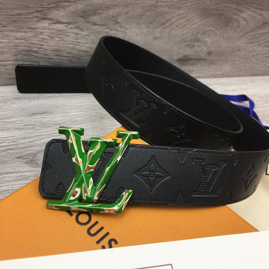 Louis Vuitton LV Overseas Exclusive 4cm Calfskin Belt