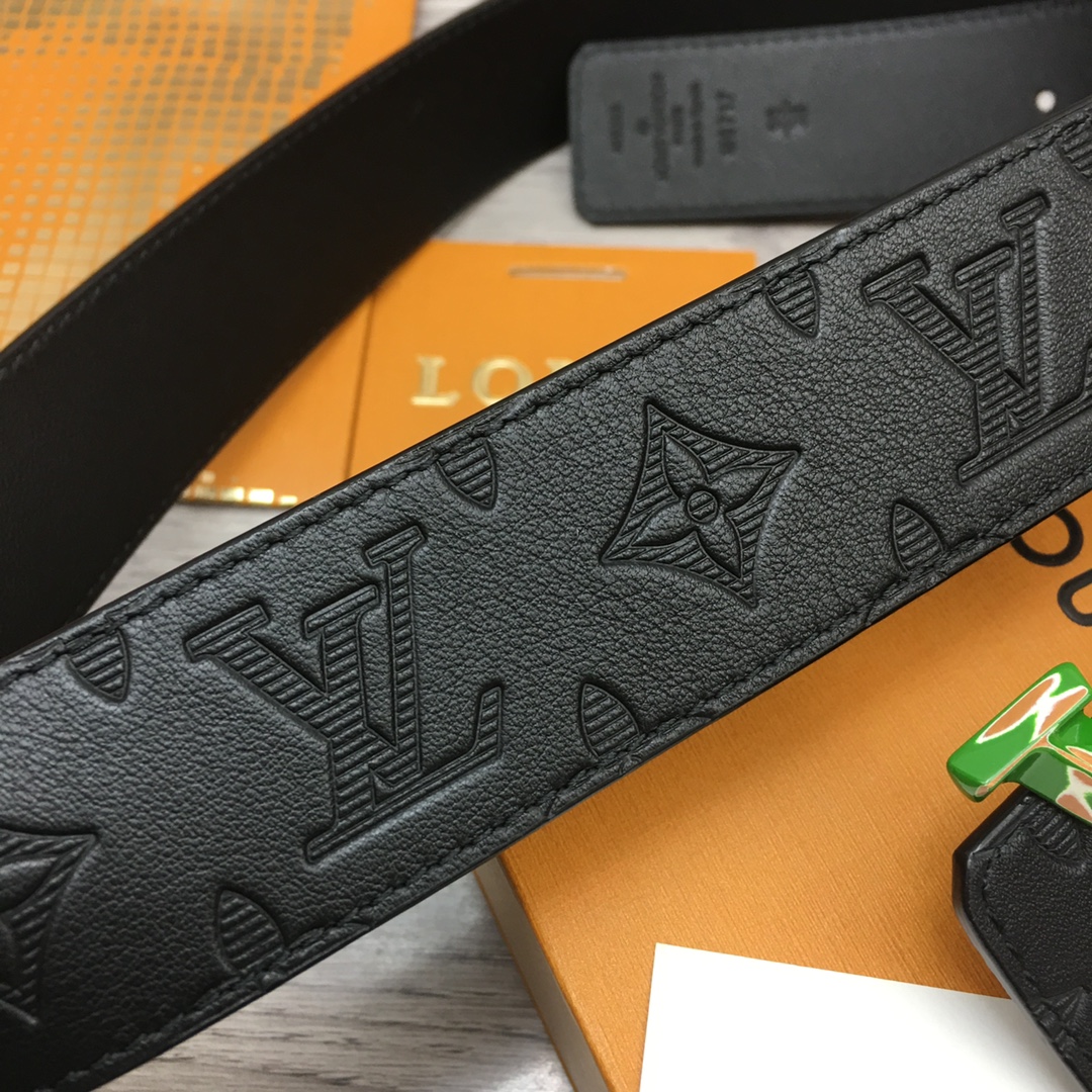 Louis Vuitton LV Overseas Exclusive 4cm Calfskin Belt