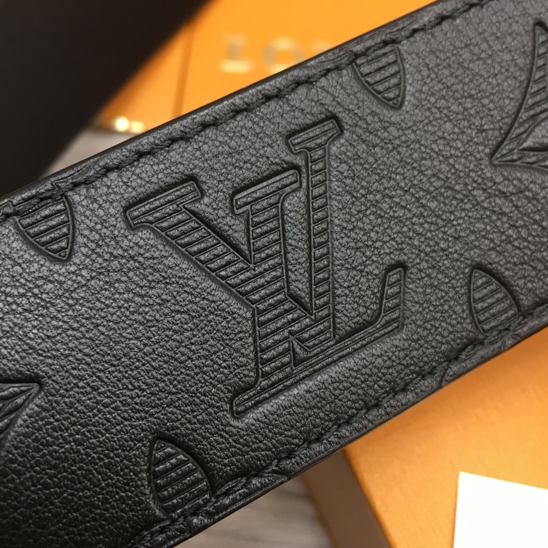 Louis Vuitton LV Overseas Exclusive 4cm Calfskin Belt