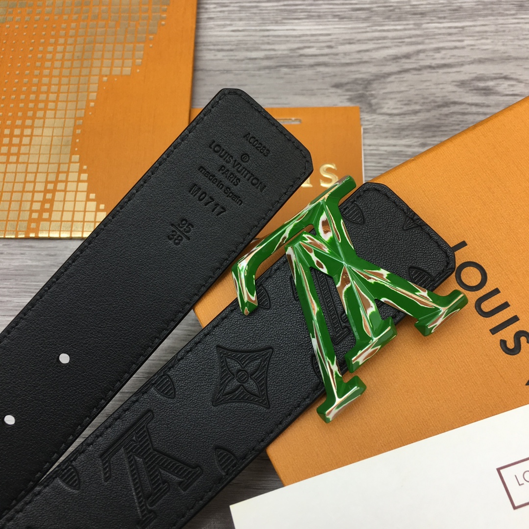 Louis Vuitton LV Overseas Exclusive 4cm Calfskin Belt