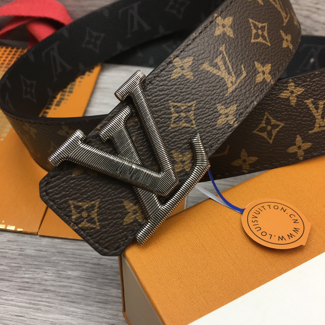 Louis Vuitton LV Overseas Exclusive 4cm Calfskin Belt