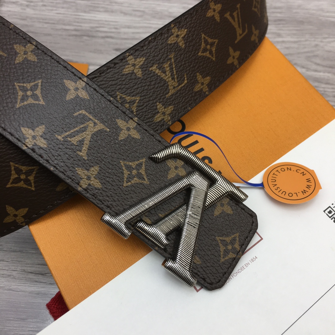 Louis Vuitton LV Overseas Exclusive 4cm Calfskin Belt