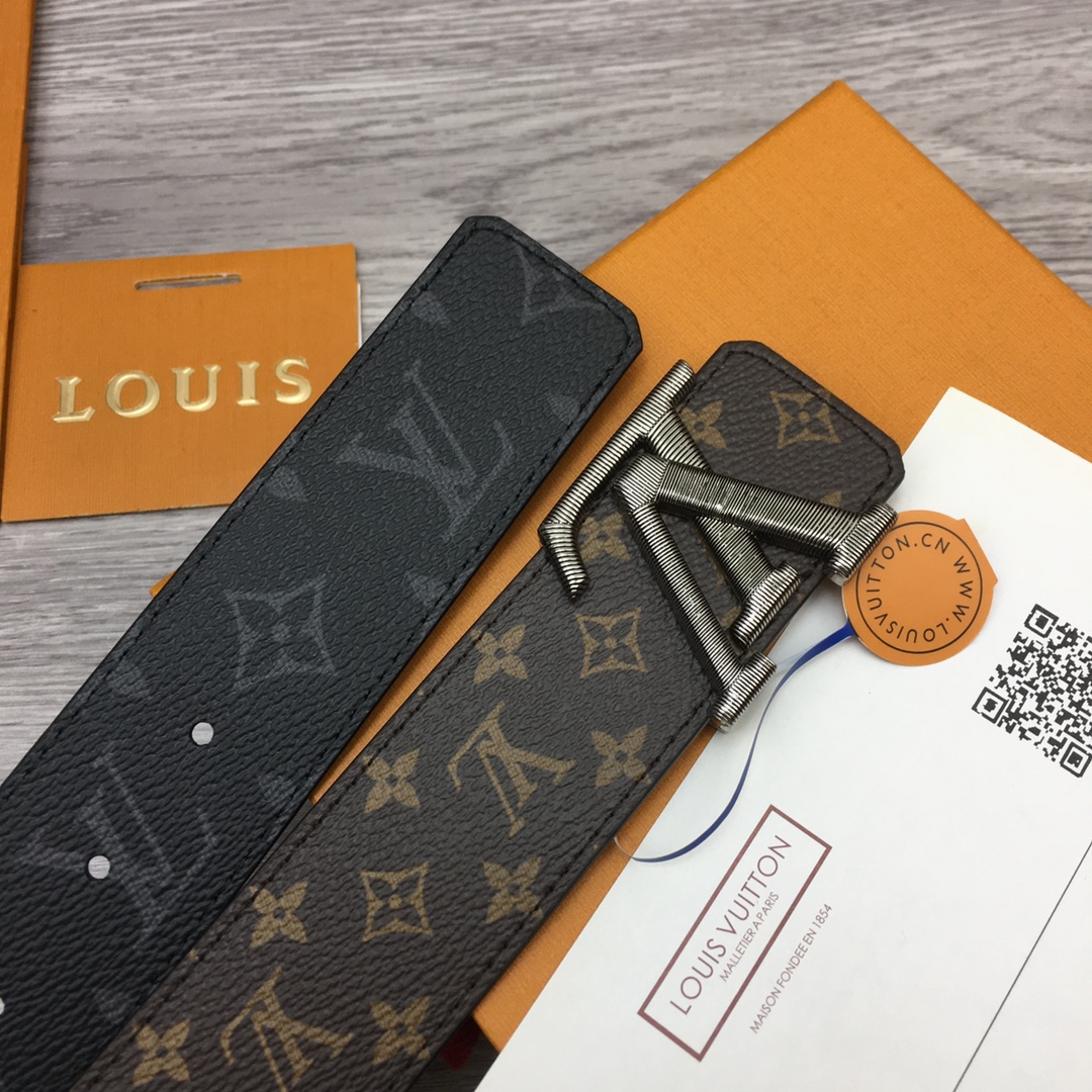 Louis Vuitton LV Overseas Exclusive 4cm Calfskin Belt