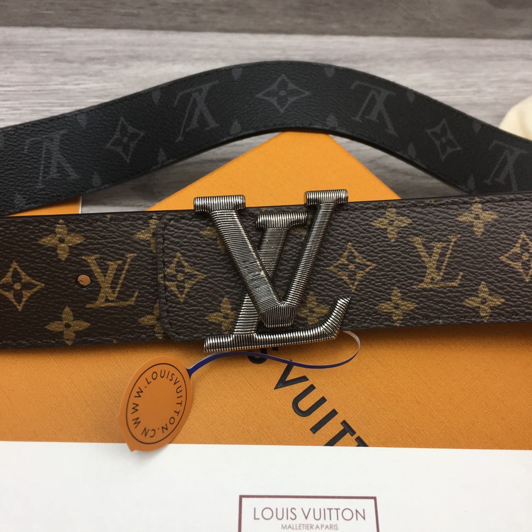 Louis Vuitton LV Overseas Exclusive 4cm Calfskin Belt