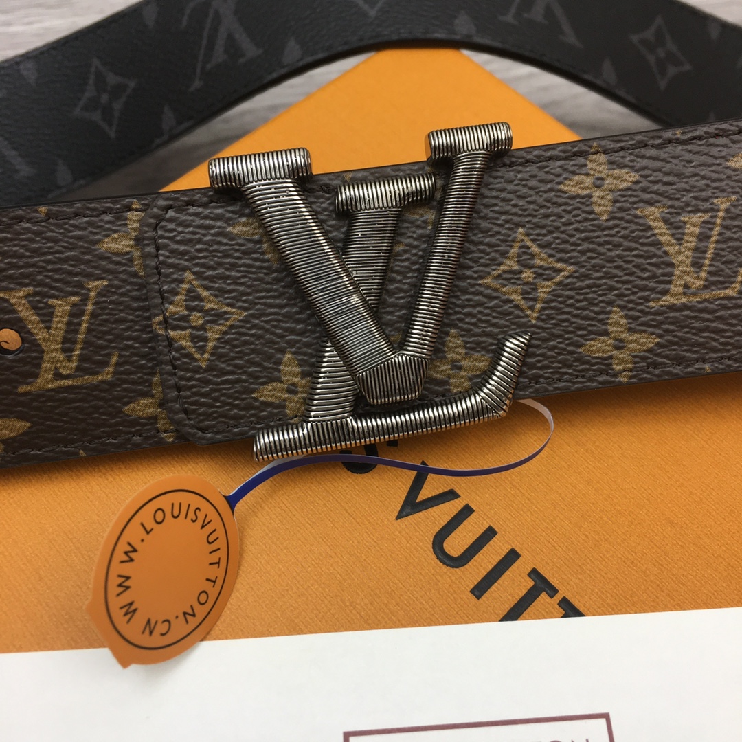 Louis Vuitton LV Overseas Exclusive 4cm Calfskin Belt