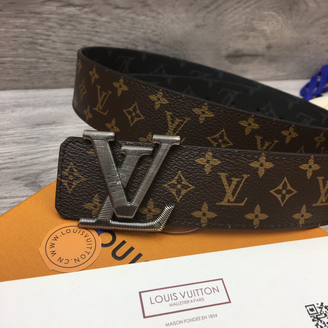 Louis Vuitton LV Overseas Exclusive 4cm Calfskin Belt