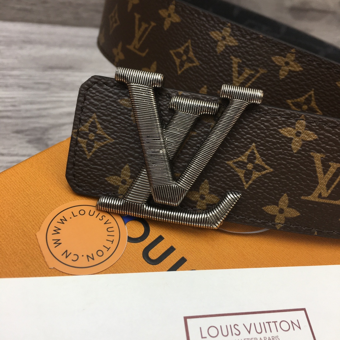 Louis Vuitton LV Overseas Exclusive 4cm Calfskin Belt