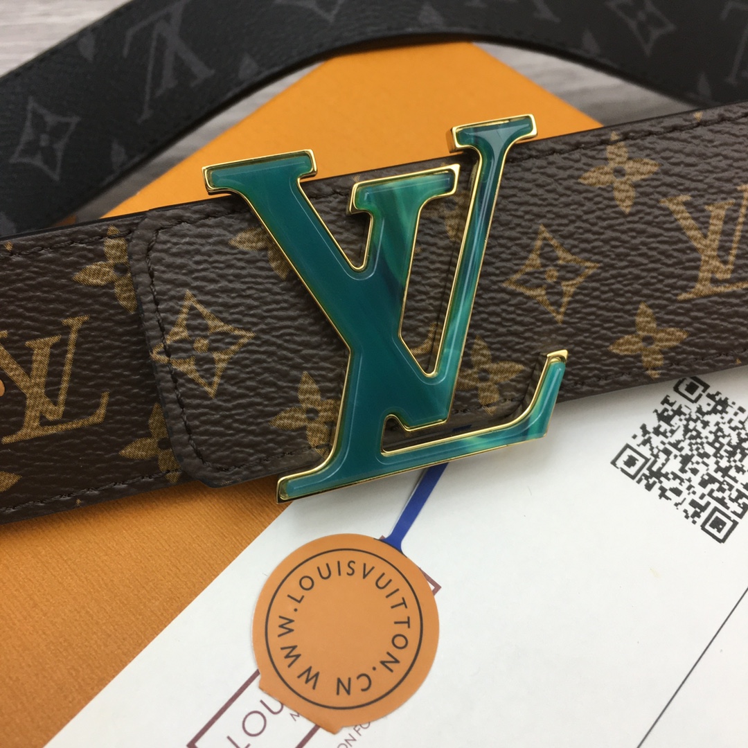 Louis Vuitton LV Overseas Exclusive 4cm Calfskin Belt