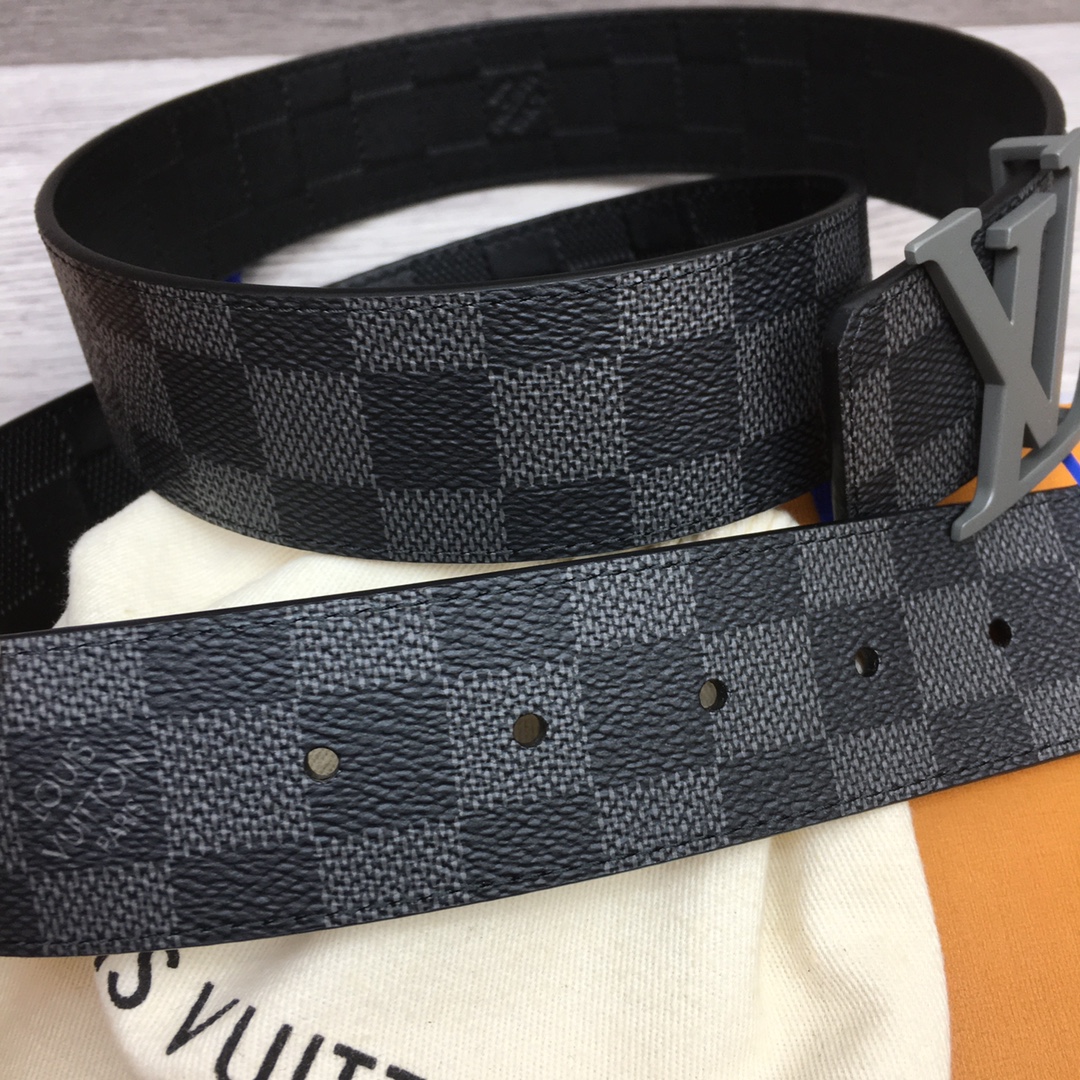 Louis Vuitton Men's Casual Reversible Belt