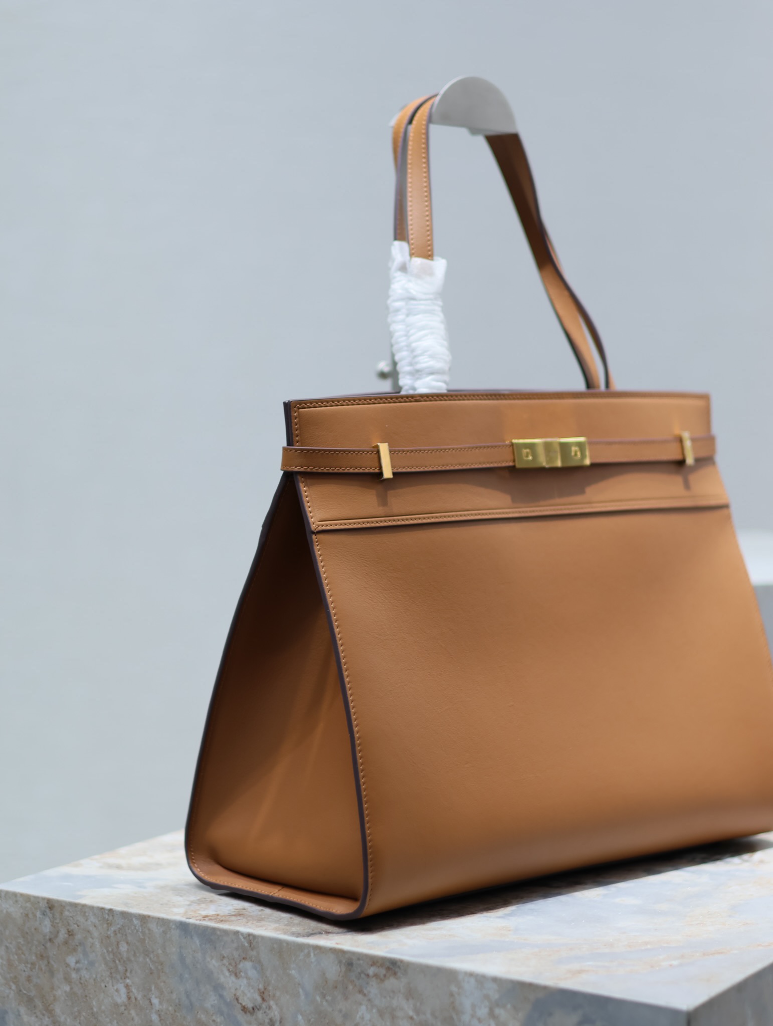 Saint Laurent Manhattan Shopping Bag in Caramel