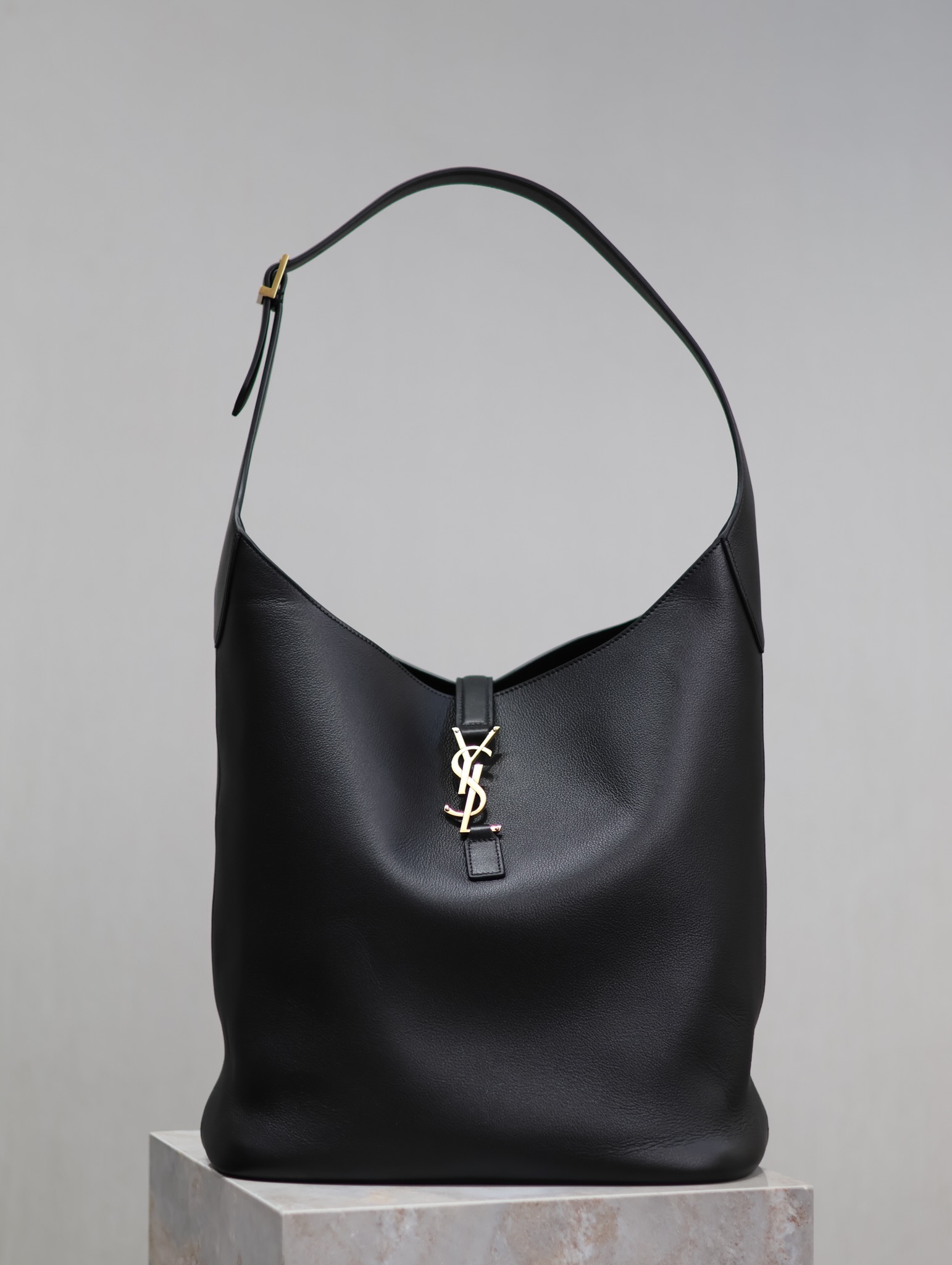 Saint Laurent LE 5A7 Large Bucket Shoulder Bag - Black