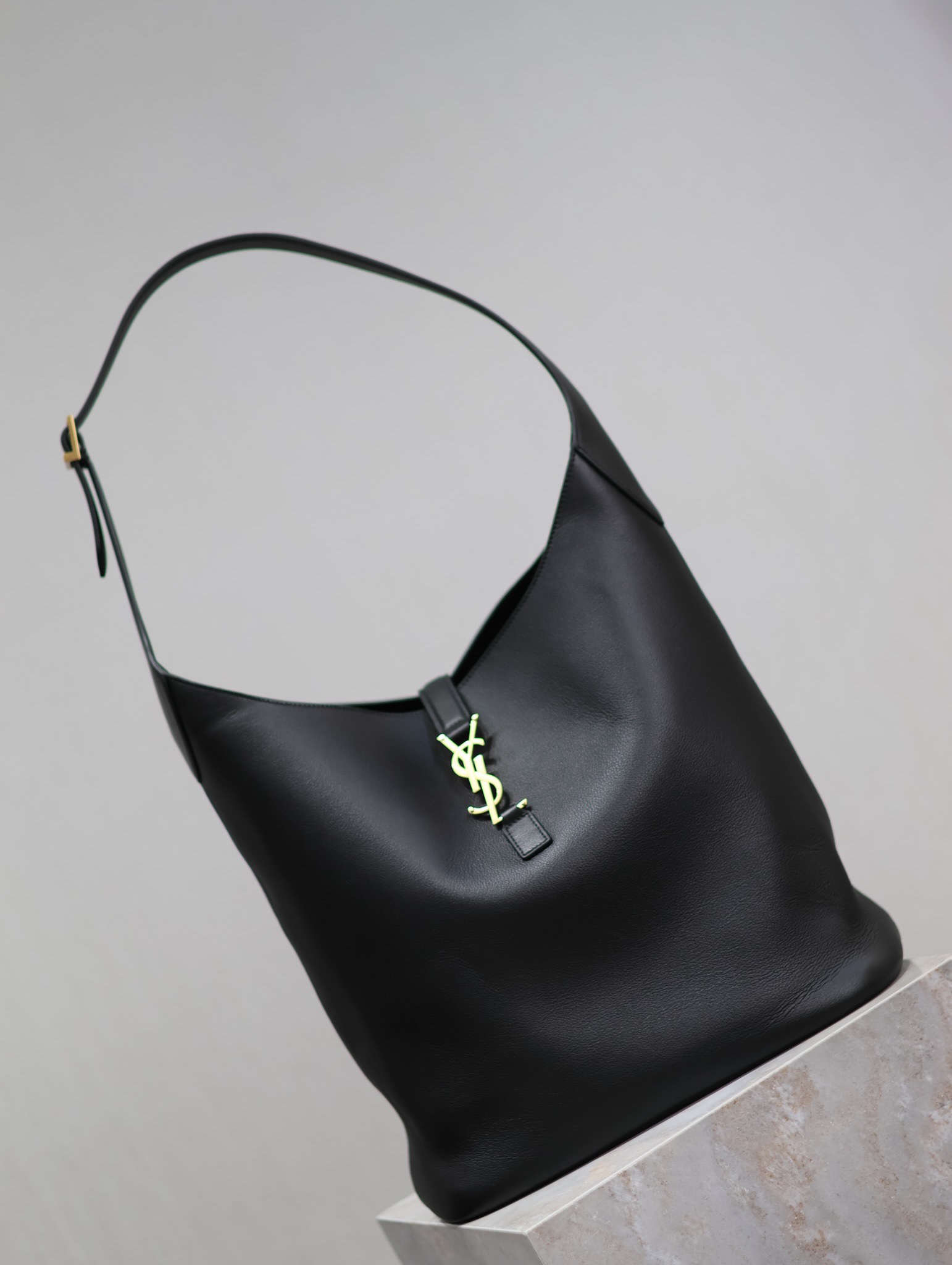 Saint Laurent LE 5A7 Large Bucket Shoulder Bag - Black