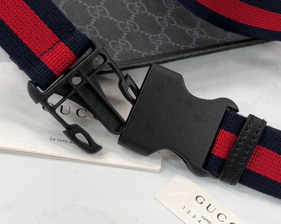 Gucci GG 598113 Wallet on Chain