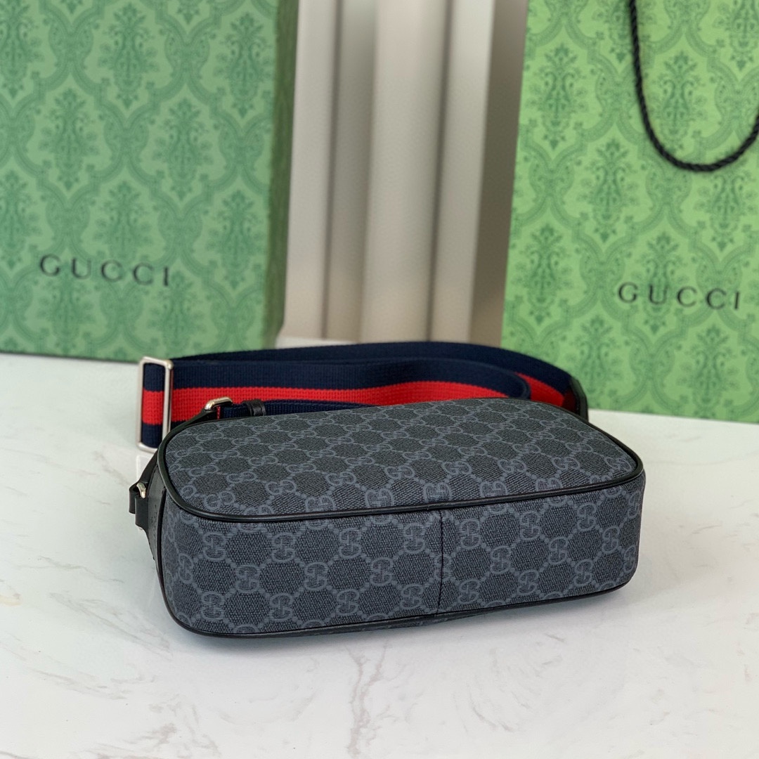 Gucci GG 792097 Crossbody Bag