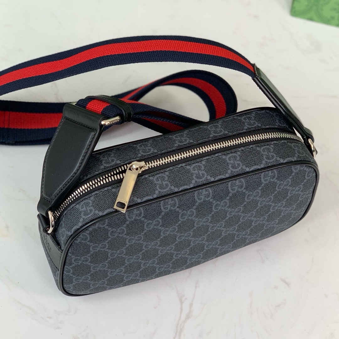 Gucci GG 792097 Crossbody Bag