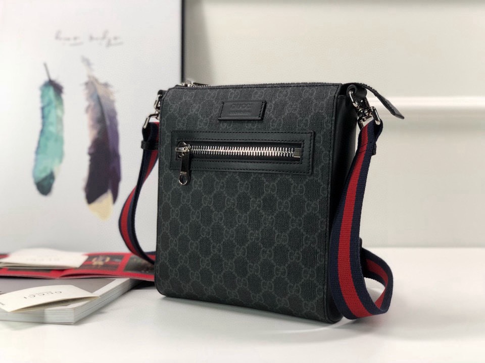 Gucci Supreme Small Messenger Bag 523599