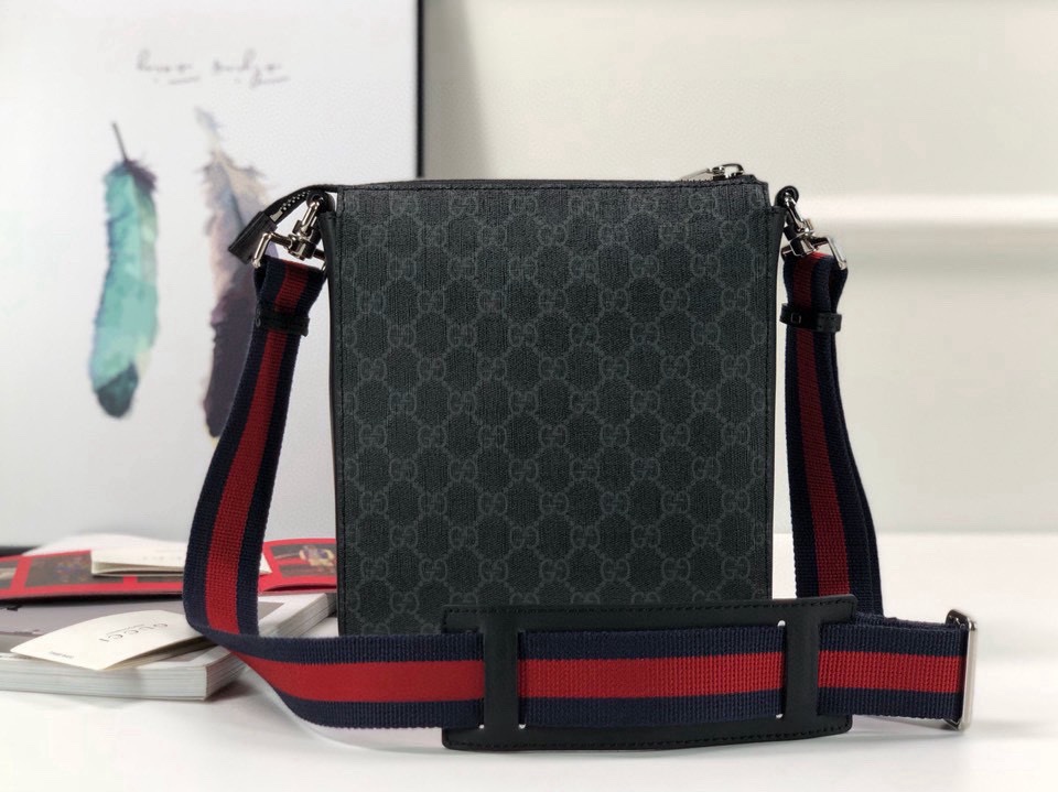 Gucci Supreme Small Messenger Bag 523599