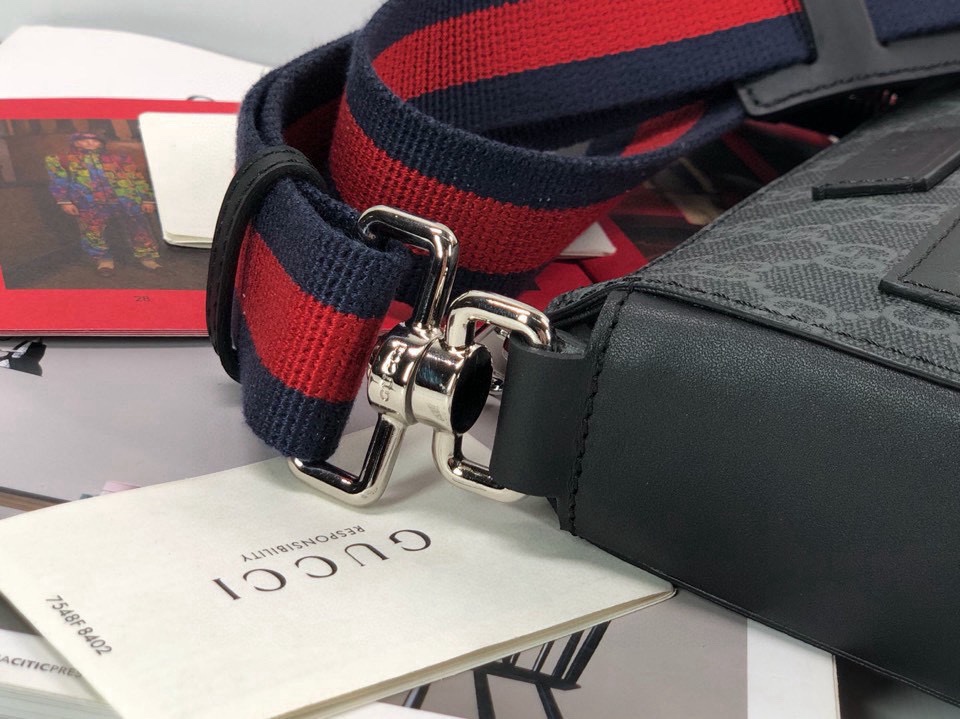 Gucci Supreme Small Messenger Bag 523599