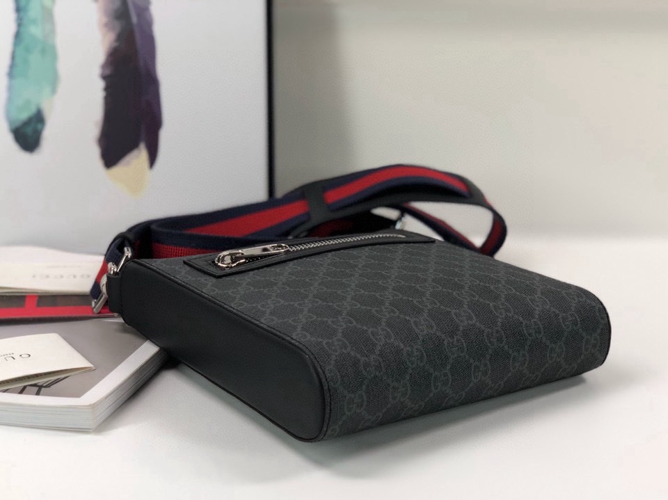 Gucci Supreme Small Messenger Bag 523599