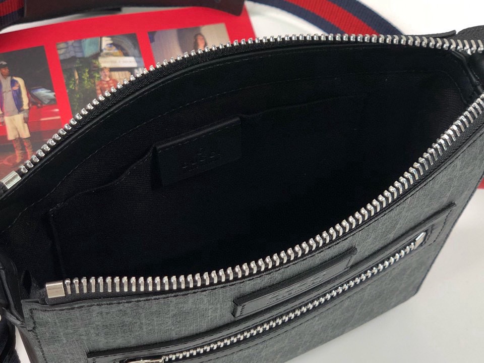 Gucci Supreme Small Messenger Bag 523599