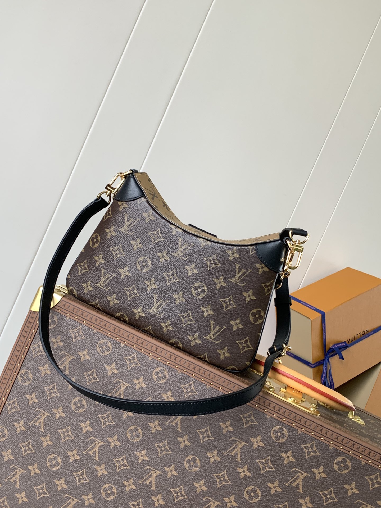 LV M46659 handbag Variable code chip   Monogram and Monogram Reverse canvas with leather trim S-lock lock with braided chain str