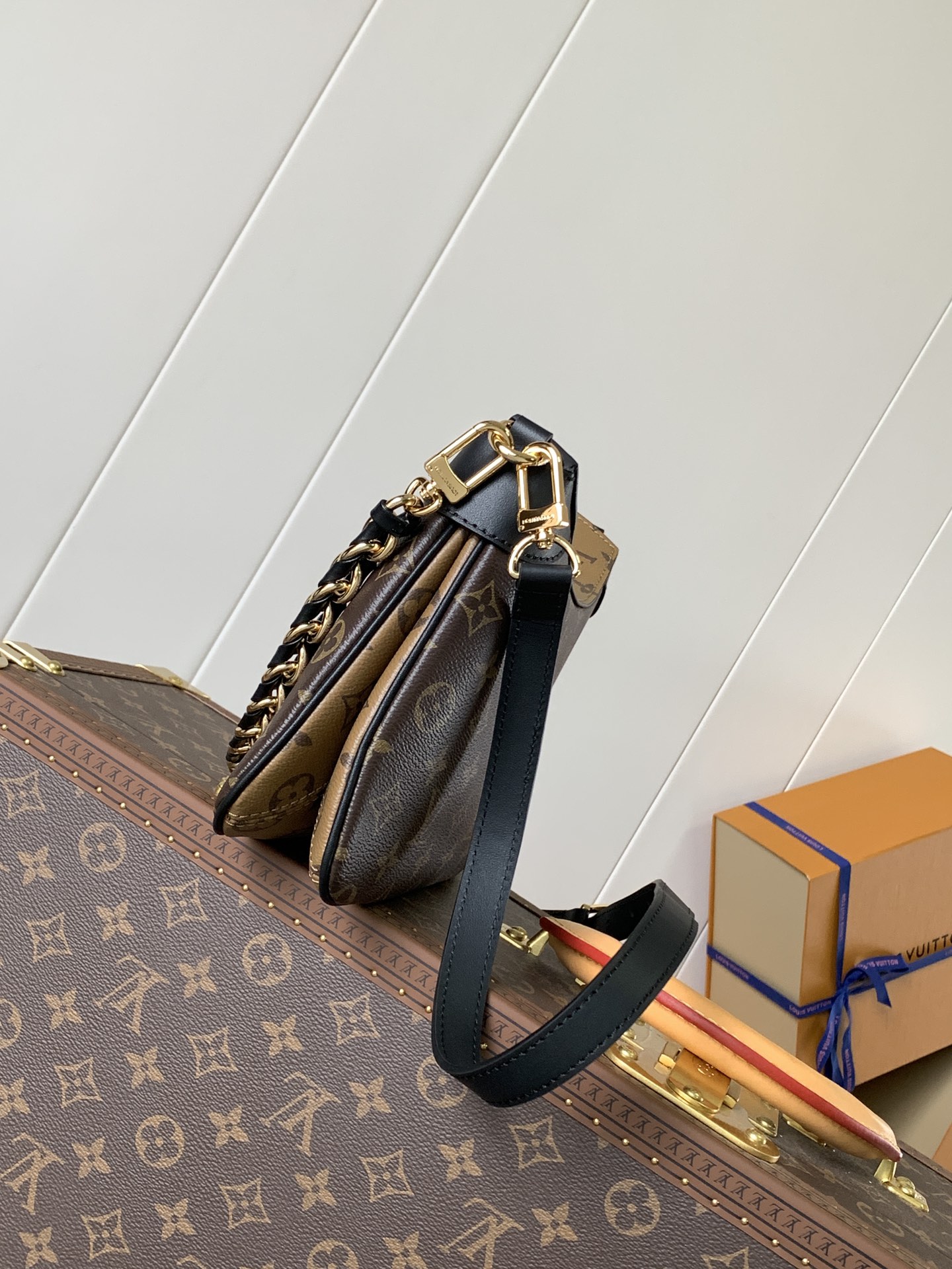 LV M46659 handbag Variable code chip   Monogram and Monogram Reverse canvas with leather trim S-lock lock with braided chain str