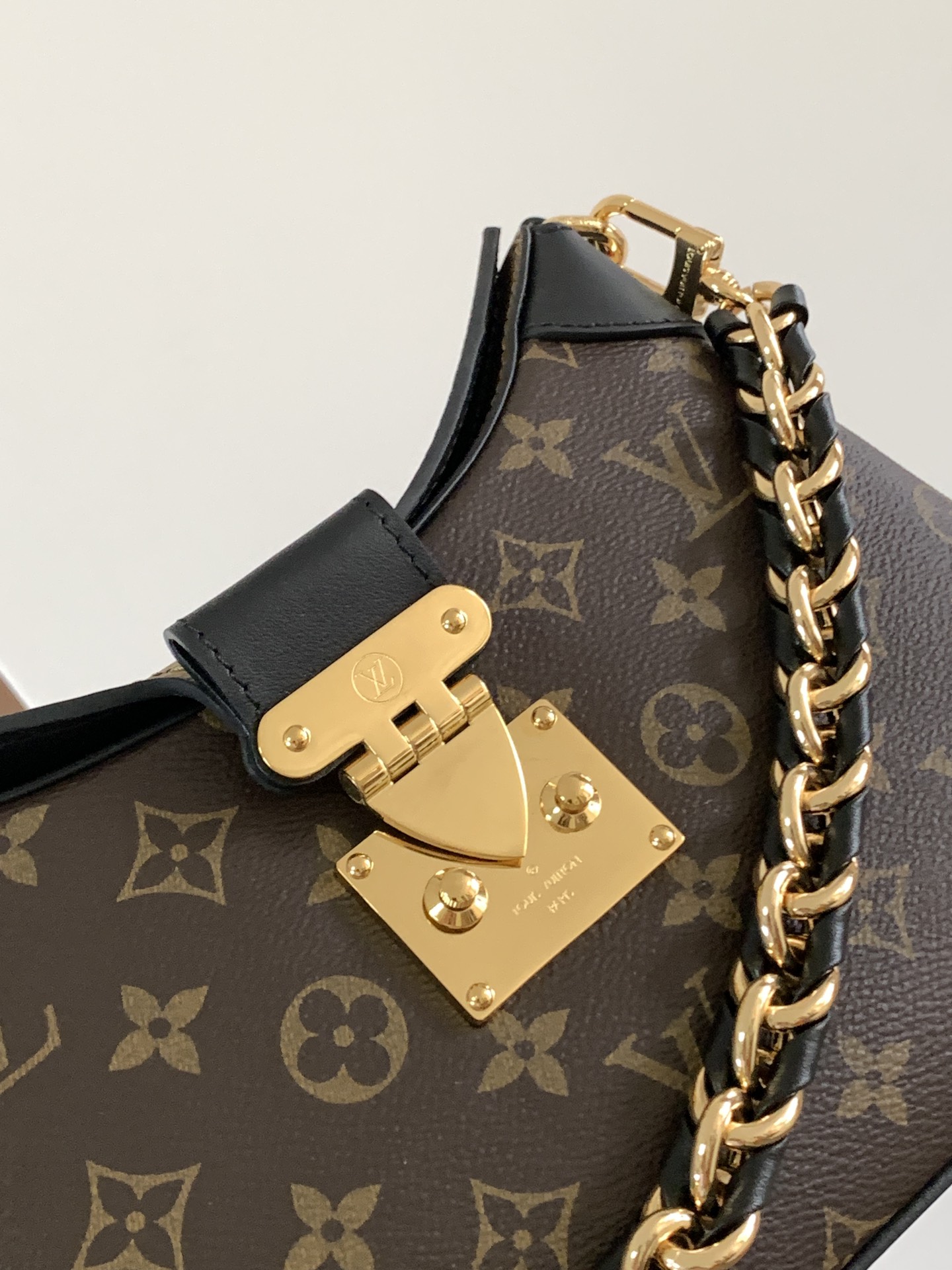 LV M46659 handbag Variable code chip   Monogram and Monogram Reverse canvas with leather trim S-lock lock with braided chain str