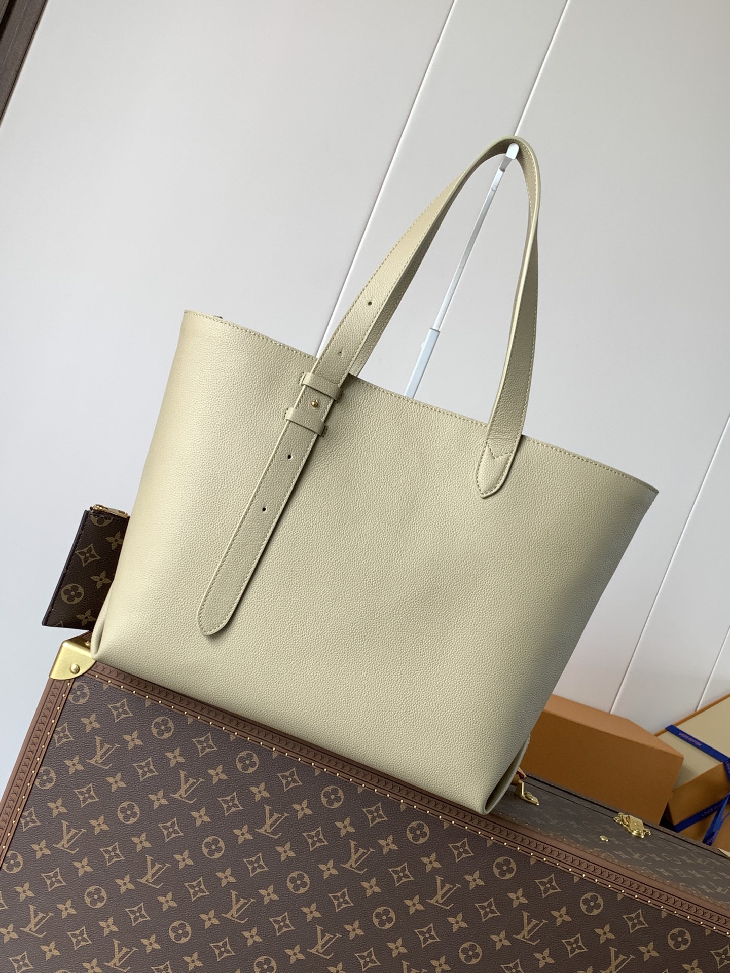  Variable code chip  LV M25343 Green Low Key Cabas medium handbag Grain beef leather Lined with suede leather