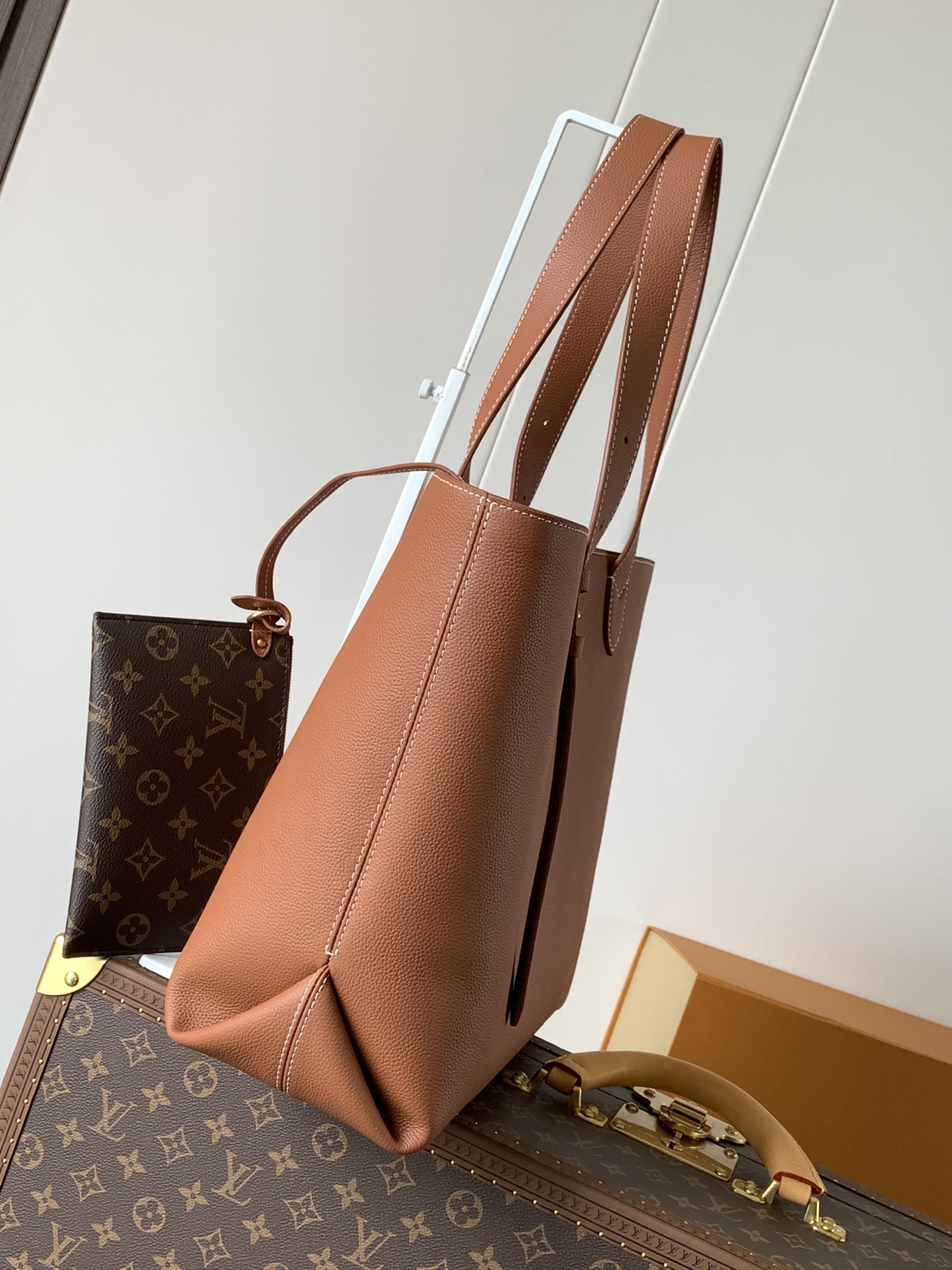  Variable code chip  LV M25342 Brown Low Key Cabas medium handbag Grain beef leather Lined with suede leather