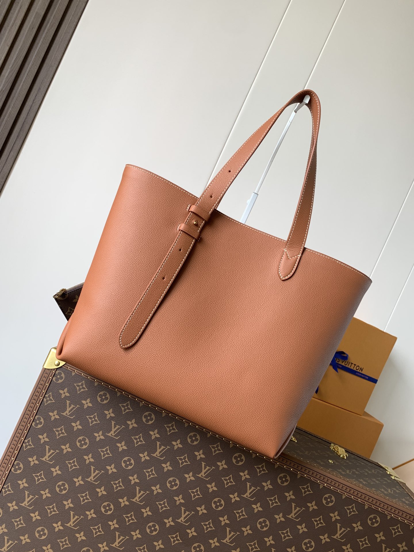  Variable code chip  LV M25342 Brown Low Key Cabas medium handbag Grain beef leather Lined with suede leather