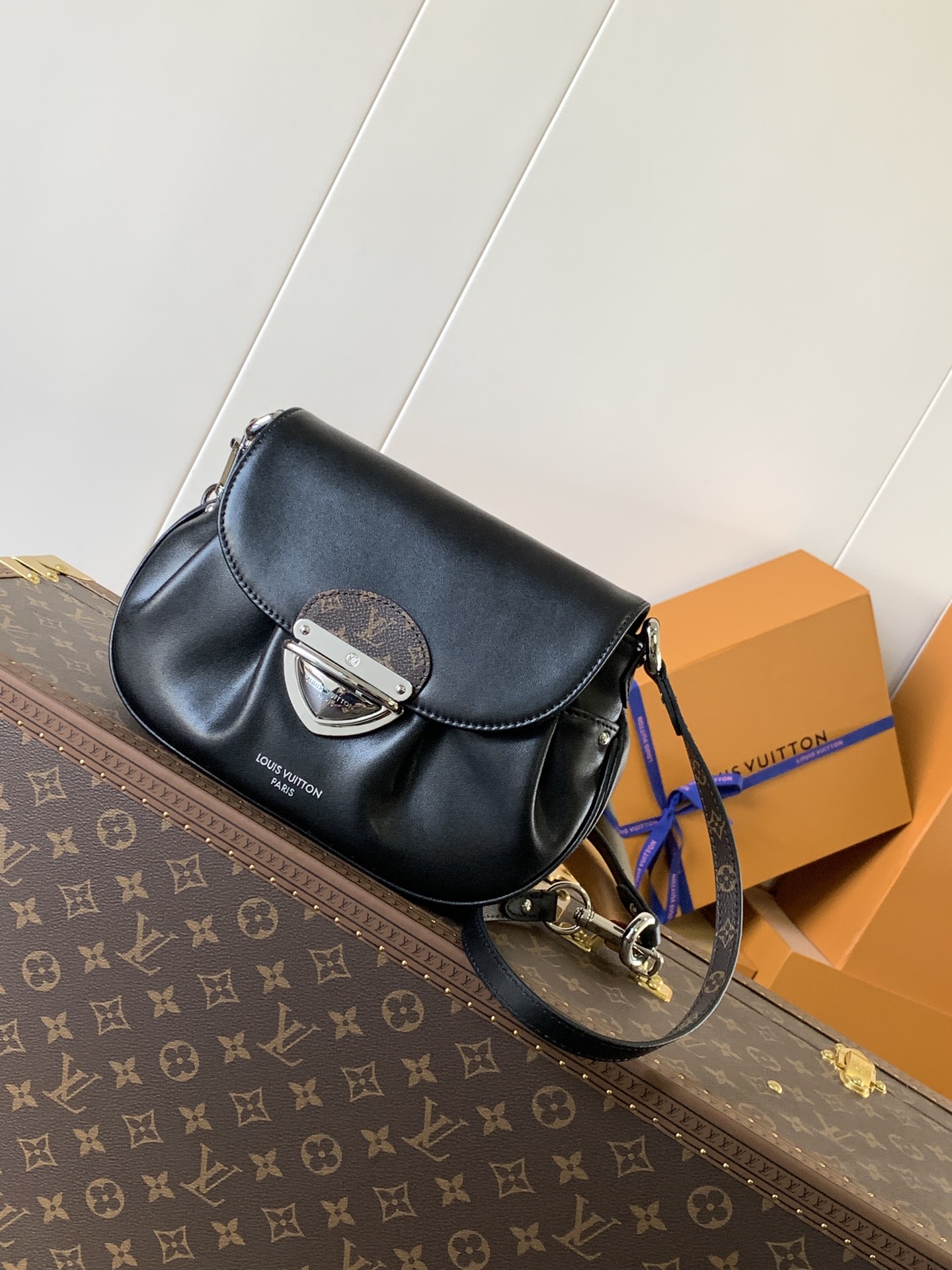 Variable code chip LV M12192 Black Sunset Vibe handbag Ying sheep leather Monogram canvas LV buckle Removable shoulder strap M