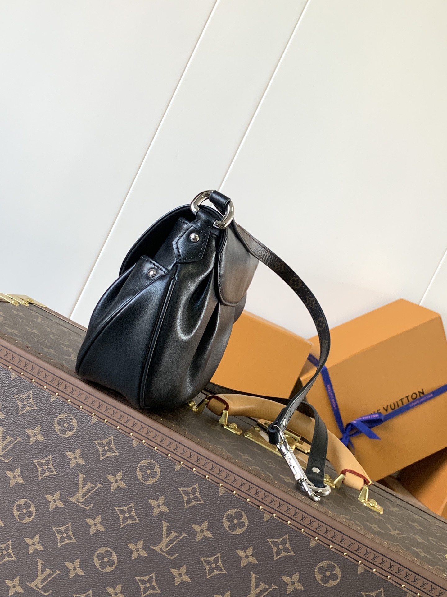  Variable code chip  LV M12192 Black Sunset Vibe handbag Ying sheep leather Monogram canvas LV buckle Removable shoulder strap M