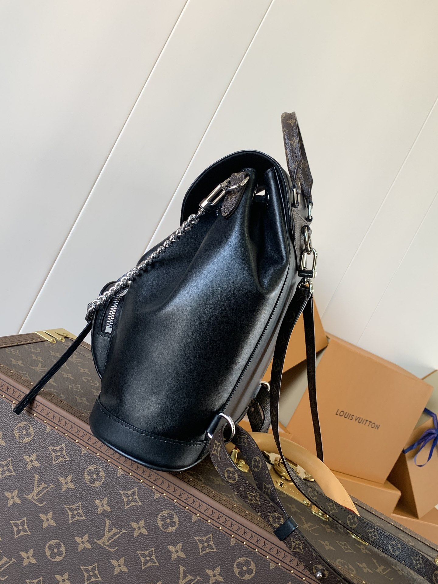  Variable code chip  LV M12587 Black Montsouris small backpack Glossy sheep leather Monogram details, LV Vibe collection