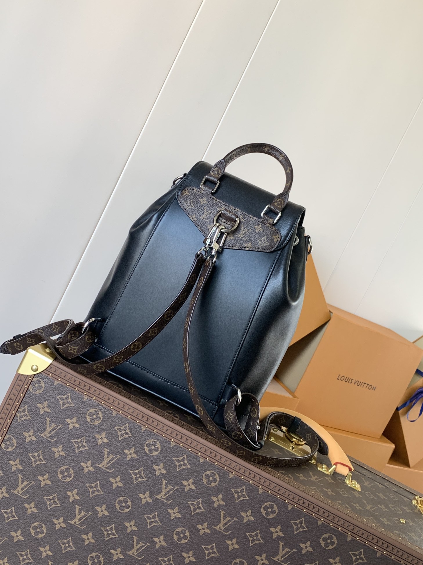  Variable code chip  LV M12587 Black Montsouris small backpack Glossy sheep leather Monogram details, LV Vibe collection