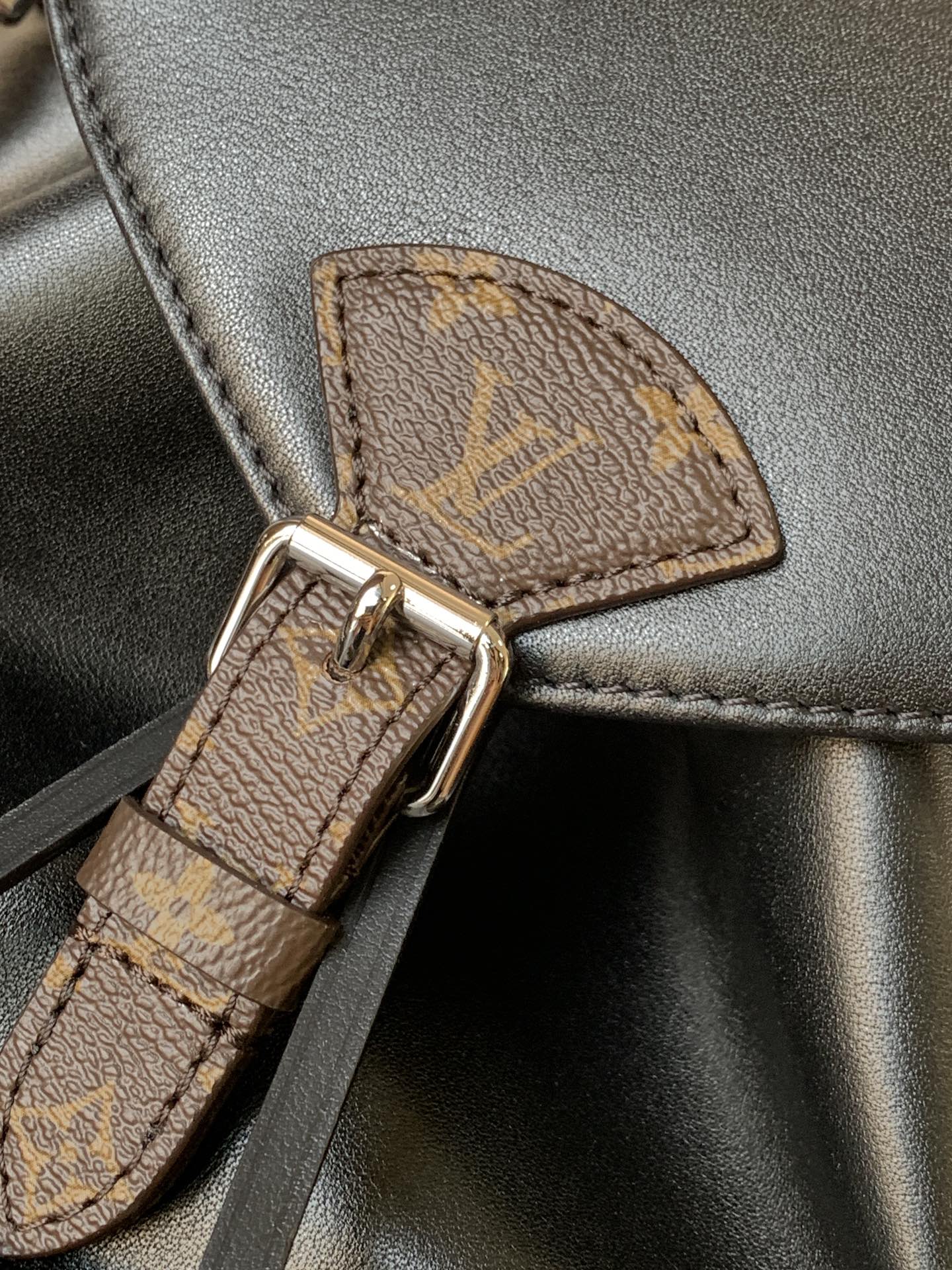  Variable code chip  LV M12587 Black Montsouris small backpack Glossy sheep leather Monogram details, LV Vibe collection