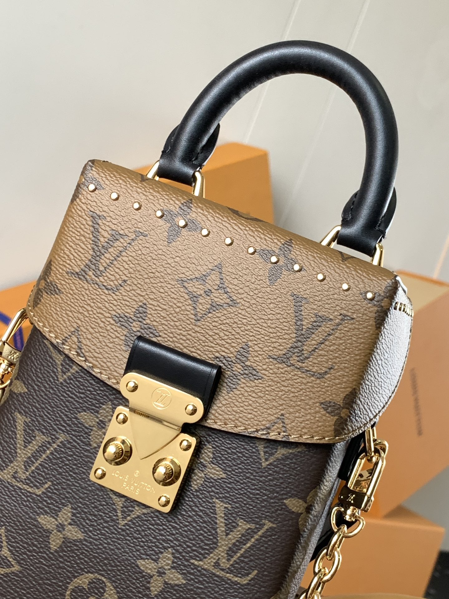  Variable code chip  LV M82465 Camera Box handbag Monogram Monogram Reverse canvas S-lock Locks Metal covered corners Stud Petit