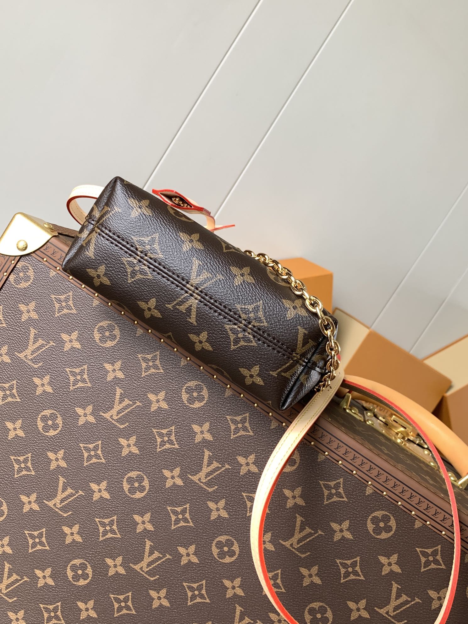  Variable code chip  LV M12019Lockit BB handbag Many ways to carry Monogram coated canvas Padlock opens and closes