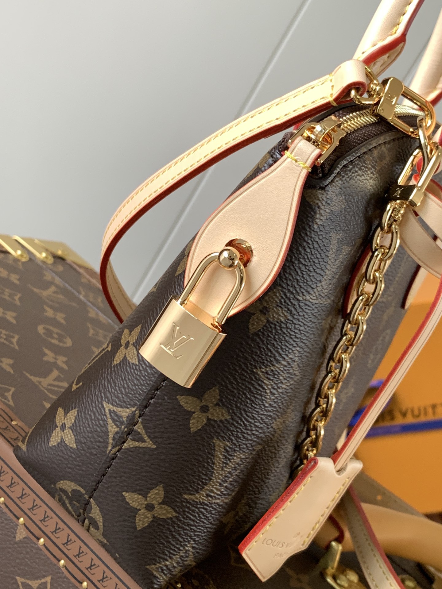  Variable code chip  LV M12019Lockit BB handbag Many ways to carry Monogram coated canvas Padlock opens and closes