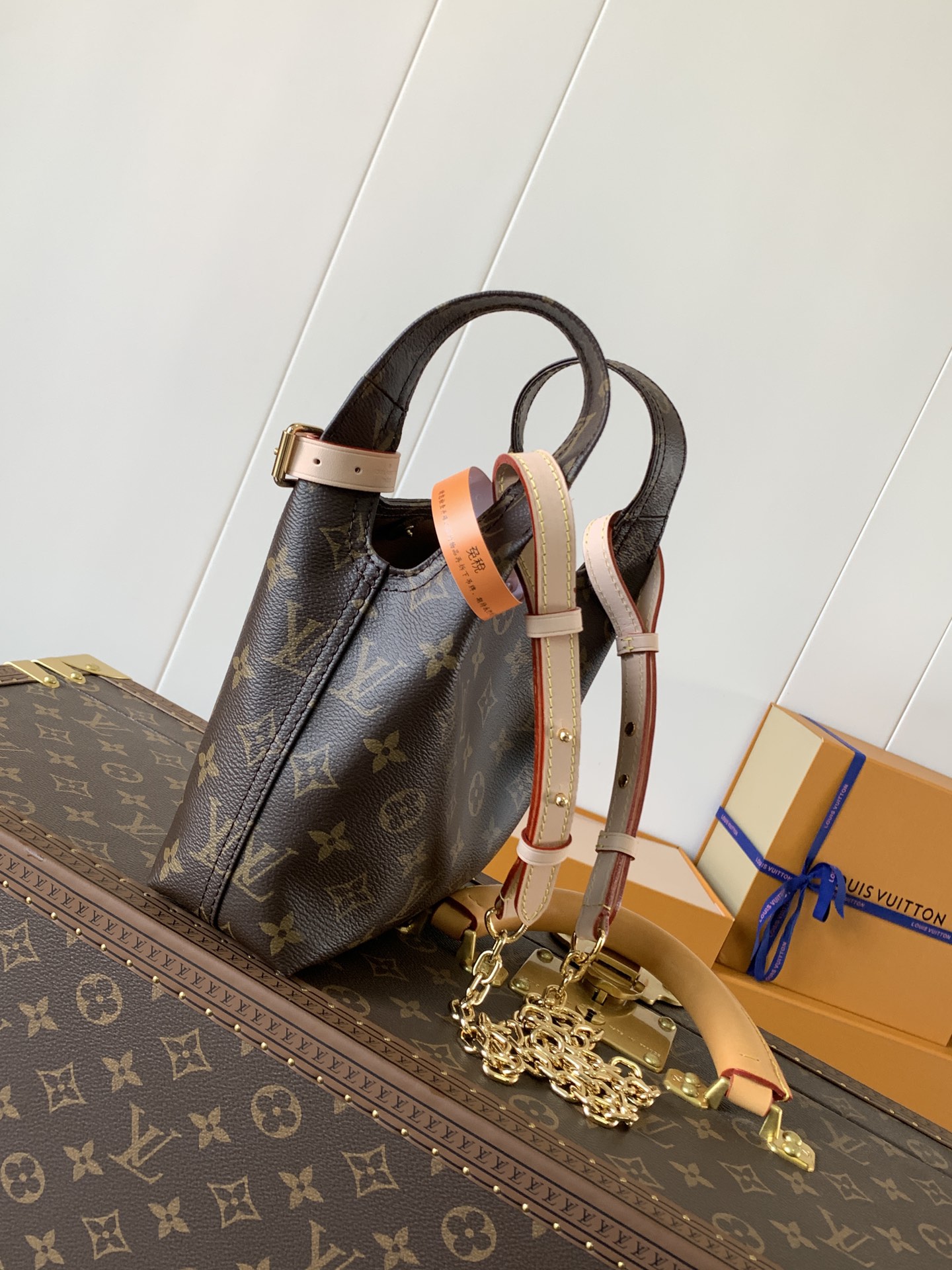  Variable code chip  LV M46816Old designAtlantis BB handbag Monogram Reverse canvas with removable and adjustable shoulder strap