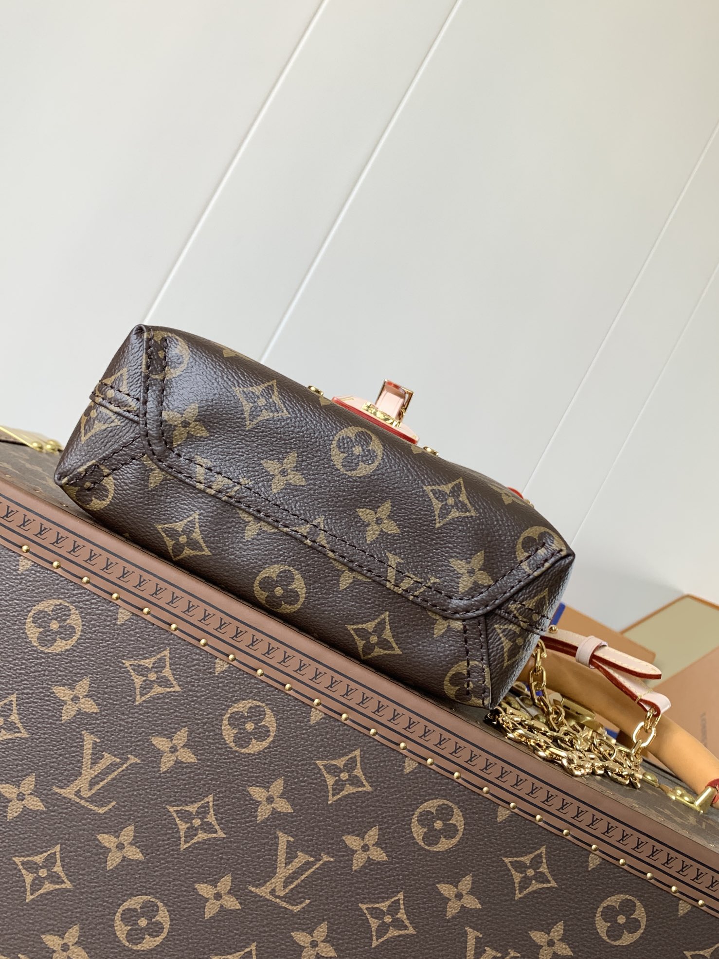  Variable code chip  LV M46816Old designAtlantis BB handbag Monogram Reverse canvas with removable and adjustable shoulder strap