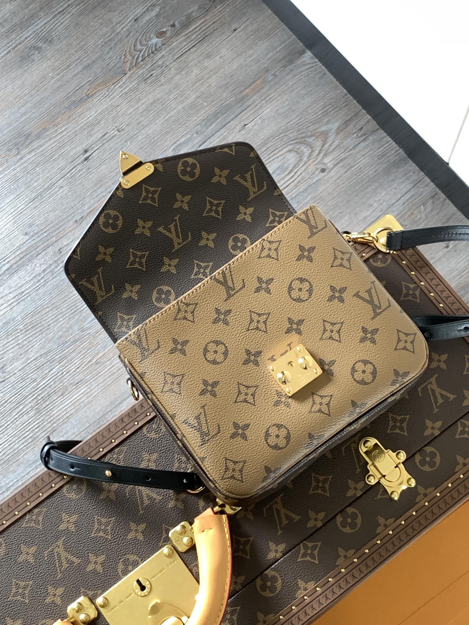  Variable code chip  LV M11941Pochette Metis handbag Backpack Coated canvas bag Yingze S-lock lock Detachable braided chain