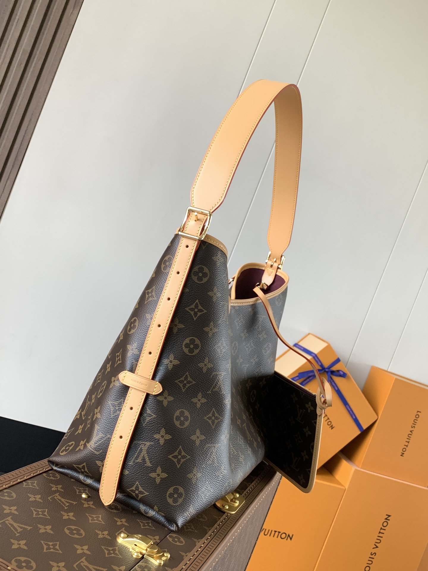 LV M46197 CarryAll Variable code chip   Medium handbag Monogram canvas leather trim