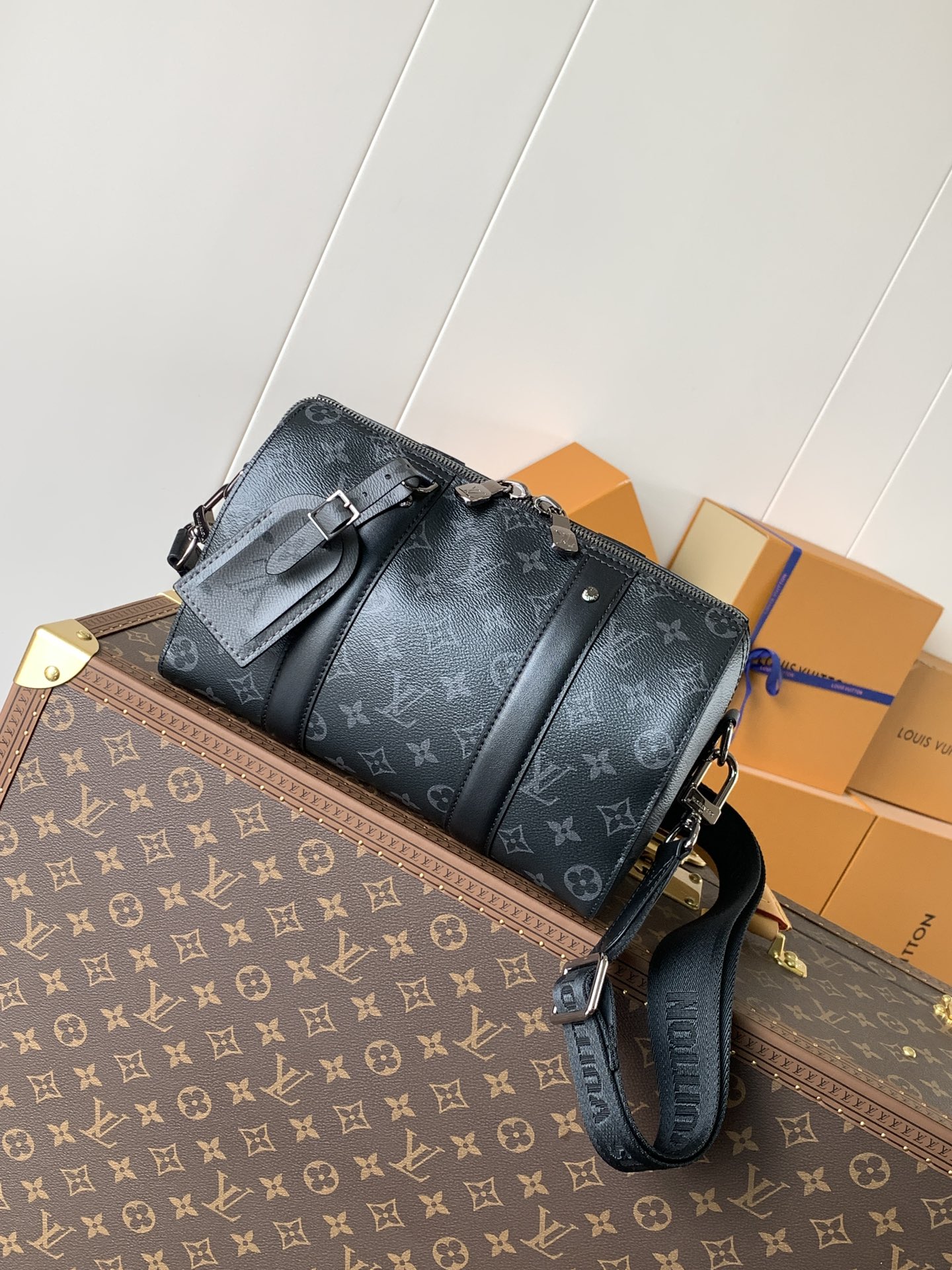 Variable Code Chip LV M45936 Keepal Travel bag Monogram pattern, Monogram Eclipse canvas bag. Removable shoulder strap