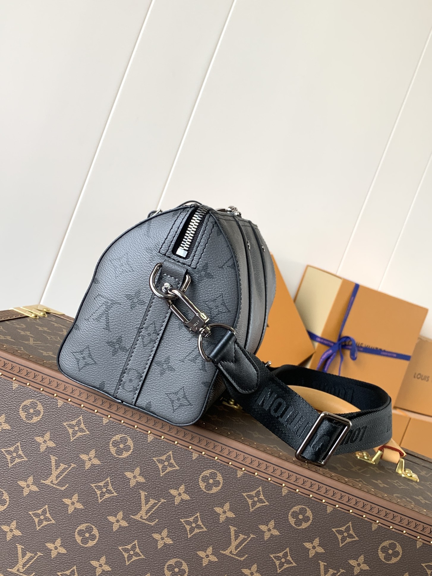 Variable Code Chip LV  M45936 Keepal Travel bag Monogram pattern, Monogram Eclipse canvas bag. Removable shoulder strap